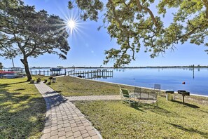 Waterfront Community | Picnic Areas | Charcoal Grills