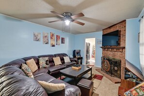 Family Room | Single-Story Home | Arcade Game | Smart TV | Fireplace