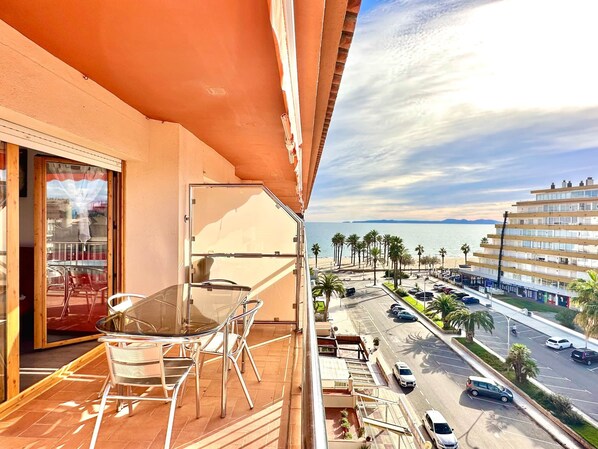 Terrace - View (1)