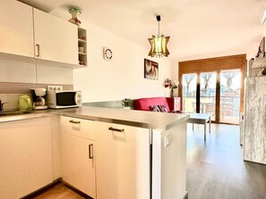 kitchen (1)