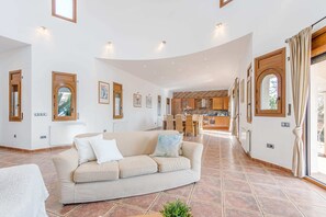 Living room, lunchroom (1)