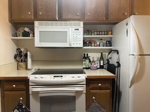 Mammoth Lakes Home Away! - Kitchen - fully stocked!