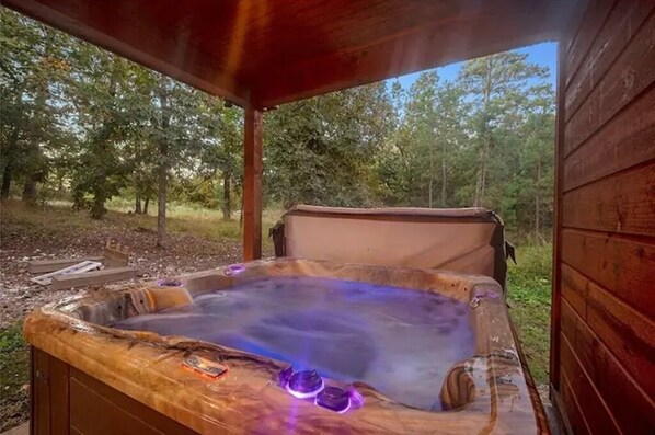 Outdoor spa tub