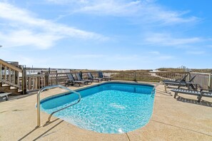 Beachfront Pool - Shared with HypNautic East