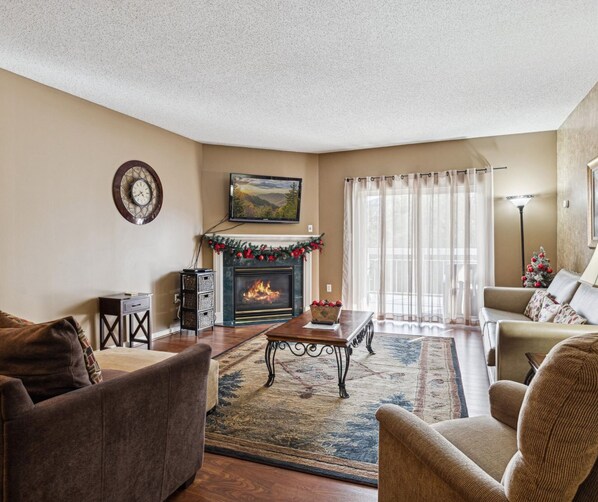Two Bedroom Whispering Pines Vacation Rental Condo Sleeps 6 Indo