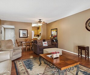 Two Bedroom Whispering Pines Vacation Rental Condo Sleeps 6 Indo - Main Living Room Image