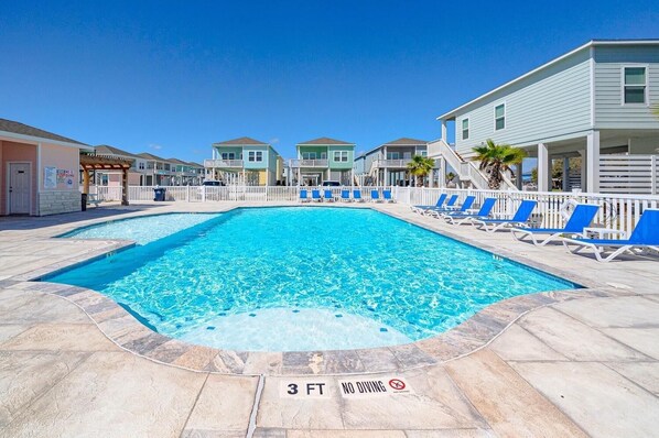 Our stunning community pool that is free to our guests and in front of the house