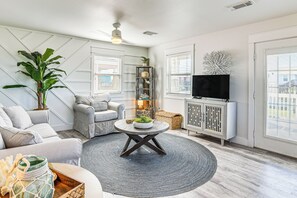 Living Area | Full Sleeper Sofa | Flat-Screen TV