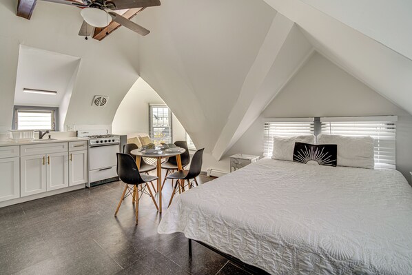 Ocean City Vacation Rental | Studio | 1BA | 400 Sq Ft | Stairs Required