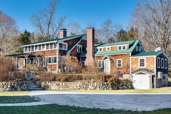 Tamworth Vacation Rental | 5BR | 3.5BA | 3,200 Sq Ft | Stairs to Access