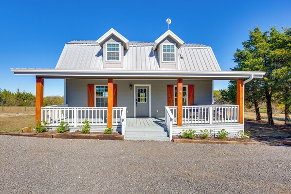 Bonham Vacation Rental | 1BR | 1.5BA | 1,100 Sq Ft | Stairs Required