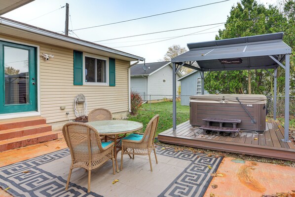 Sandusky Vacation Rental | 3BR | 2BA | 1,408 Sq Ft | Stairs Required