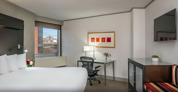 Unit with King bed. Exact unit will be assigned upon arrival. Views, colors, and decor may vary.