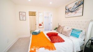 1 queen bed sleeps 2