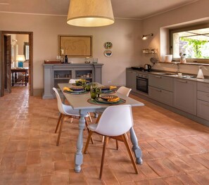 Kitchen or kitchenette,Living room,Floor plan