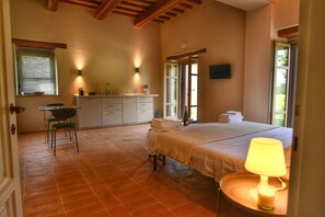 Bed,Kitchen or kitchenette