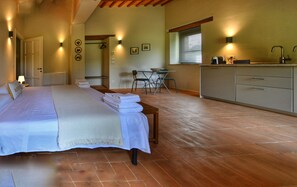 Bed,Kitchen or kitchenette