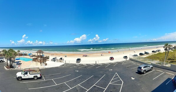 Amazing view facing the ocean!