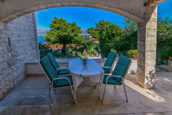 Outdoor dining
