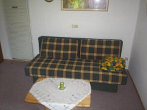 Ferienwohnung für 2-4 Personen, 60 qm, 1 Schlafzimmer und Balkon-Wohnzimmer