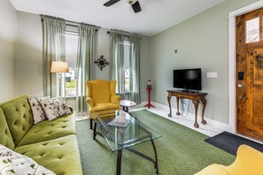 Living Room | 1st Floor | Twin Sleeper Sofa | Free WiFi