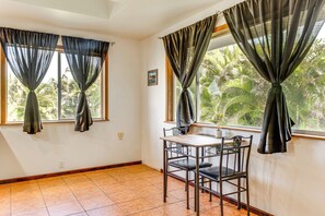 Dining Area | Dishware/Flatware Provided