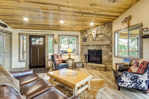 Living Room | Central Heating | Ceiling Fans | Free WiFi