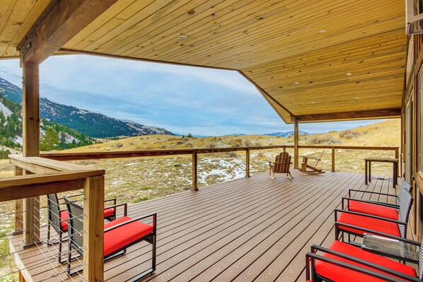 Pray Vacation Rental | 2BR | 1BA | 1,000 Sq Ft | 5 Steps Required to Enter