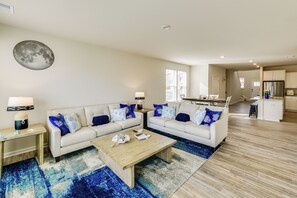 Living Room | 1st Floor | Smart TV | Free WiFi | Central Heating & A/C
