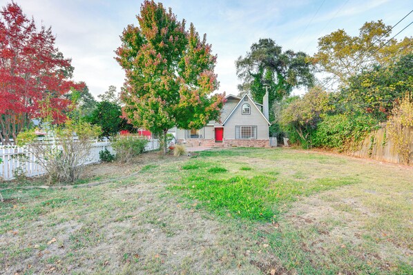 Sacramento Vacation Rental | 4BR | 2.5BA | Steps Required | 2,523 Sq Ft