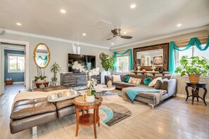 Living Room | Full Futon | Free WiFi