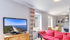 Sitzbereich mit Flat-TV