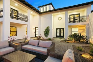 Majestic Front Courtyard with Fireplace Lounge