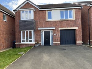 Modern 4 bedroom house durham