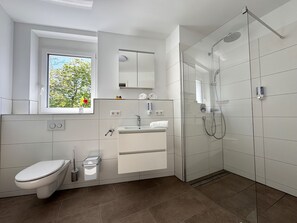 Apartment Maxi, 65qm, Schlafzimmer, Balkon mit Parkblick, Wohn-Essbereich, Schlafsofa, Badezimmer