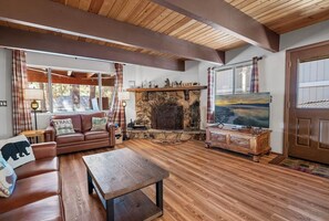 Living room (2)