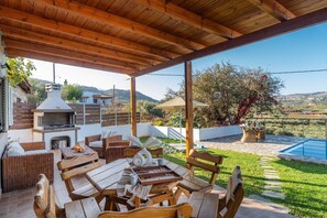 Balcony / Terrace / Patio, Building Exterior, Garden, Outdoor, Pool
