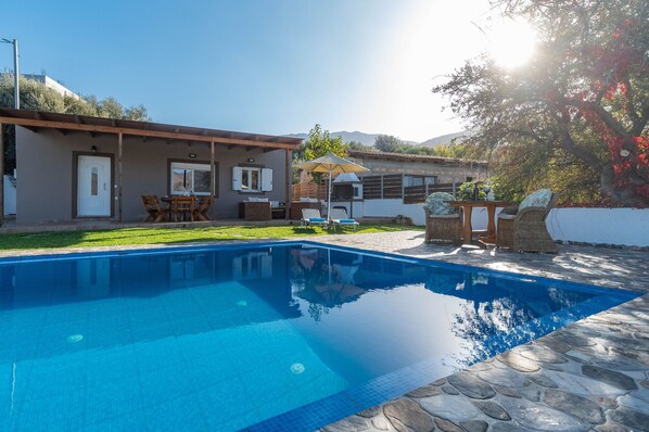 Building Exterior, Garden, Outdoor, Pool