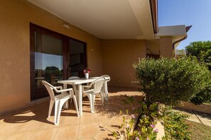 Autumn, Balcony / Terrace / Patio, Building Exterior, Spring, Summer