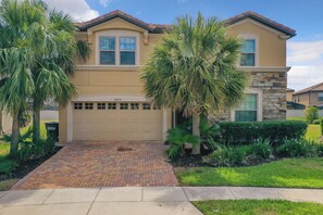 9br/6ba Luxury pool Villa