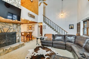 Living Room | Free WiFi | Smart TV | Gas Fireplace | 1st Floor