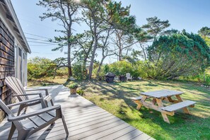 Single-Story Cottage | Walking Distance to North Hampton State Beach