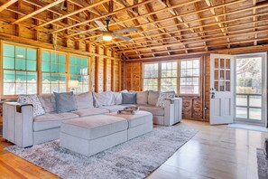 Living Room | Smart TV | Free WiFi