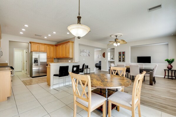 Riverview Vacation Rental | 4BR | 2.5BA | Stairs Required | 3,565 Sq Ft