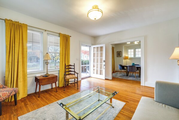 Roanoke Vacation Rental | 1BR | 1BA | 1,000 Sq Ft | Stairs Required