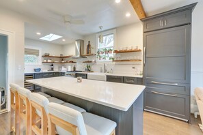 Dining Area | 1st Floor | Dishware/Flatware | Trash Bags/Paper Towels
