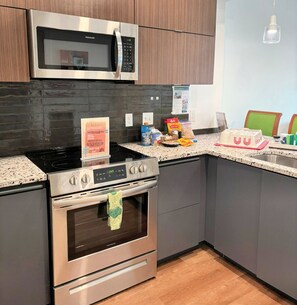 Modern Kitchen: Equipped with the latest appliances.
