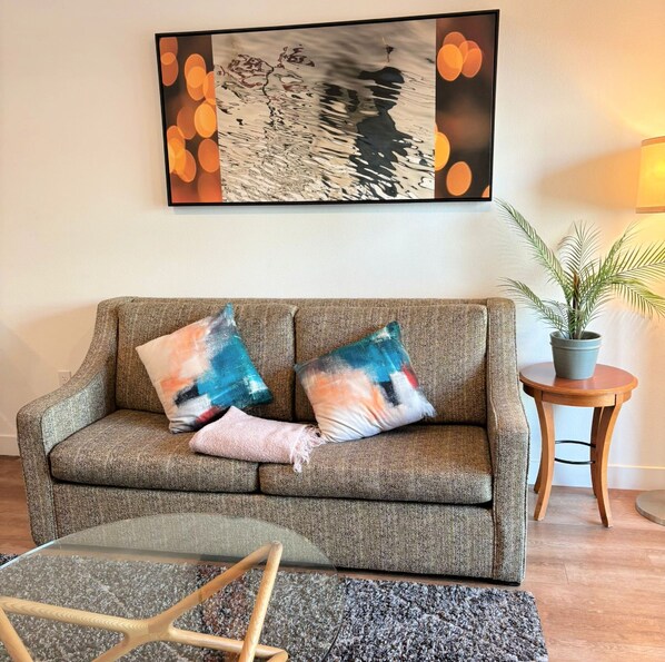 Elegant Design: Tasteful furnishings and decor.
