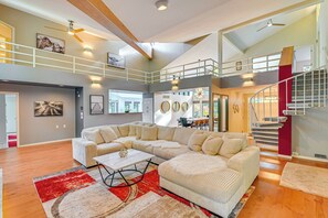 Living Room | Central A/C | Free WiFi | 1st Floor