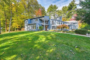 Exterior | 9 Mi to Lake George